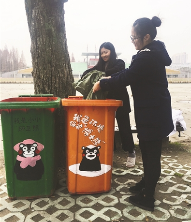 超可愛(ài)的校園垃圾桶，引人注意