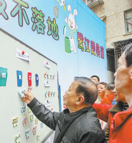 送上分類垃圾桶，傳遞文明與環(huán)保