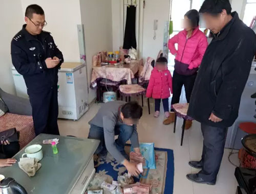 17萬當(dāng)垃圾丟掉：驚慌失措！全家上陣翻找垃圾桶