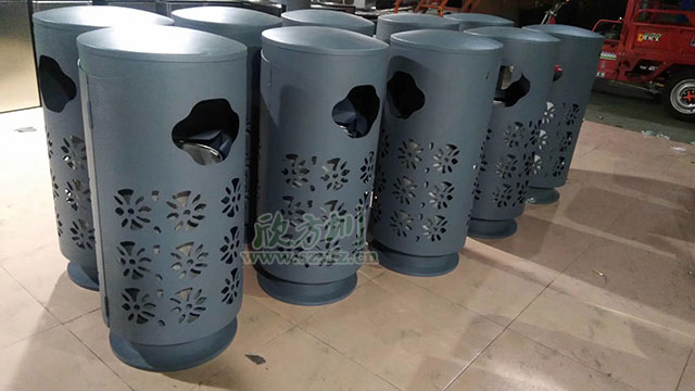 欣方圳精品定制垃圾桶表面鏤空精細雕刻，外形上設(shè)計美觀，新穎獨特！