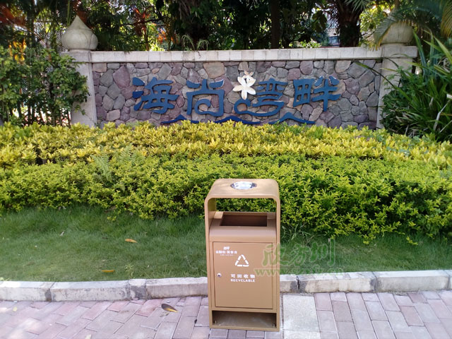 巽寮灣戶外鋼制分類(lèi)垃圾桶擺放圖