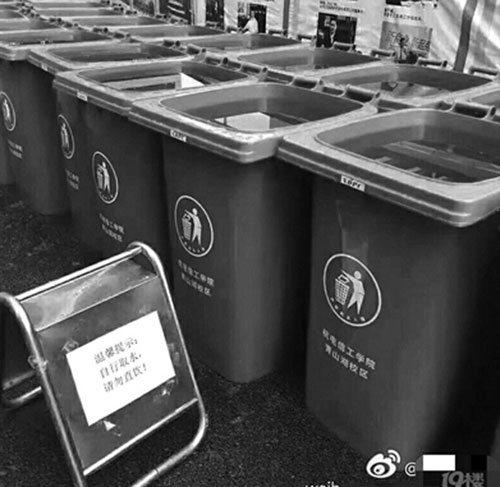 高校用垃圾桶儲水 上貼：自行取水、請勿直飲