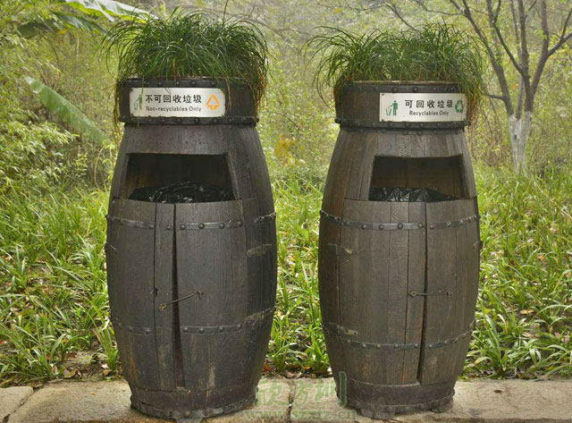 自發(fā)捐公園戶外垃圾桶體現(xiàn)全民環(huán)保意識提升