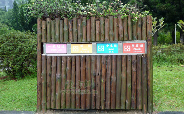 自發(fā)捐公園戶外垃圾桶體現(xiàn)全民環(huán)保意識提升
