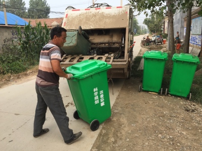 發(fā)放垃圾桶、垃圾箱 助推農(nóng)村環(huán)境整治